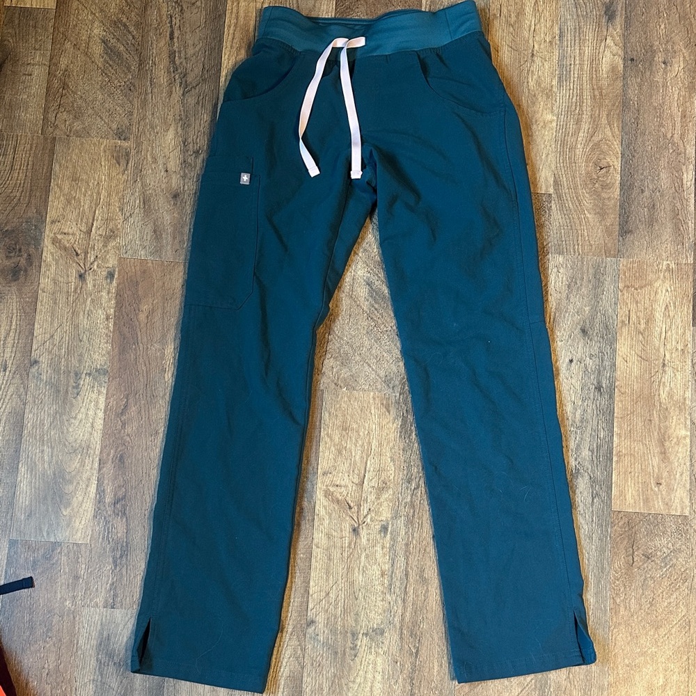 Figs kade cargo Women's Pants in Dark Green with Pink Drawstring